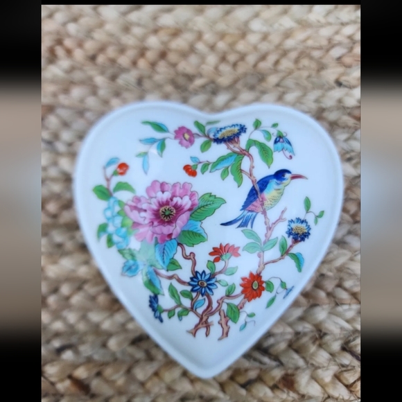 PEMBROKE Aynsley England heart-shaped Trinket dish with lid - Picture 2 of 9